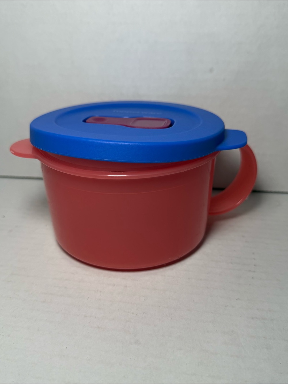 TUPPERWARE CRYSTALWAVE PLUS SOUP MUG 2 CUPS / 500 Ml - BLUE RED